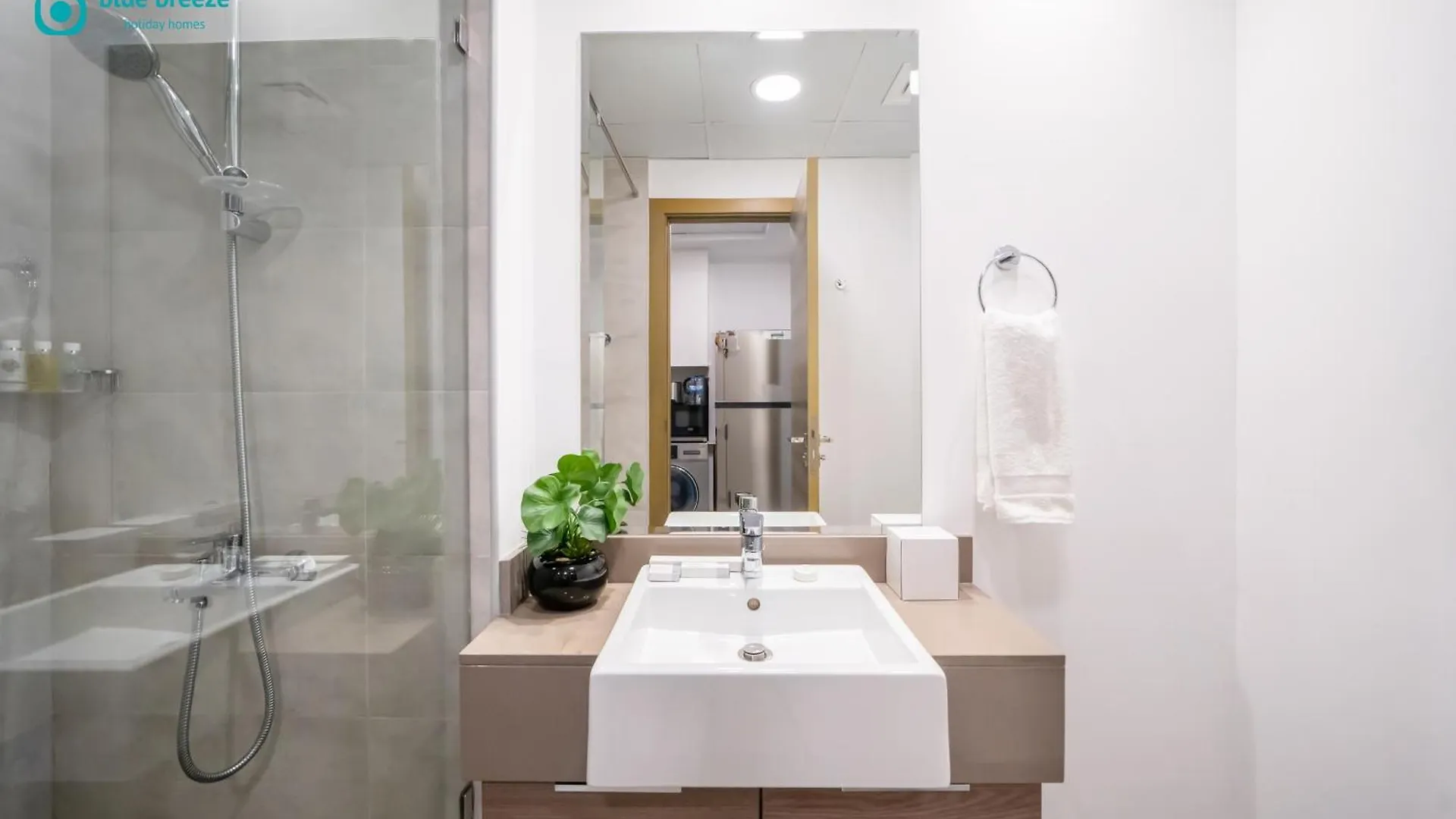 Blue Breeze - Elegant & Cozy Studio In Jvc Ντουμπάι