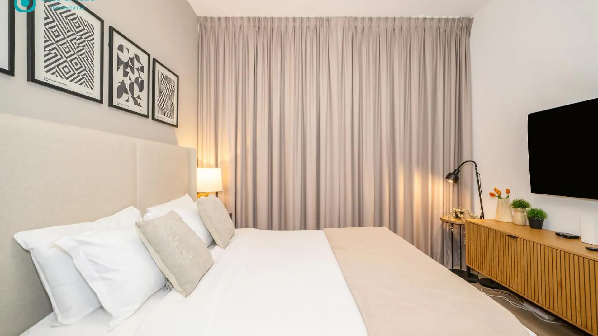 Blue Breeze - Elegant & Cozy Studio In Jvc Dubai Apartment